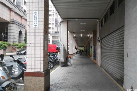 住家騎樓可以停車嗎|騎樓到底能不能停車？ 王國材：「這情況下」各縣市。